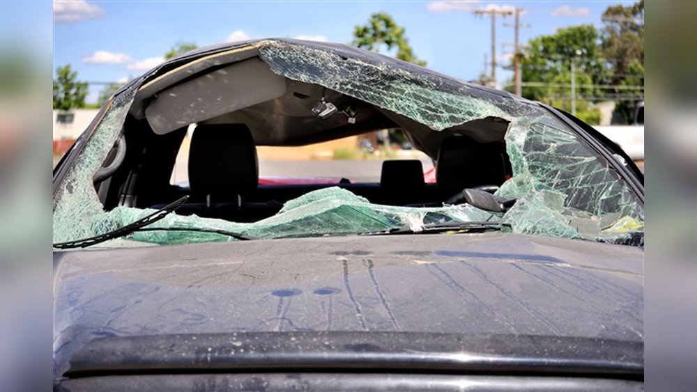 Can Cracked Windshield Shatter Suddenly? Essential Safety Facts