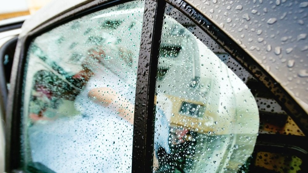 Can Rain Damage a Cracked Windshield? Shocking Truth Revealed!