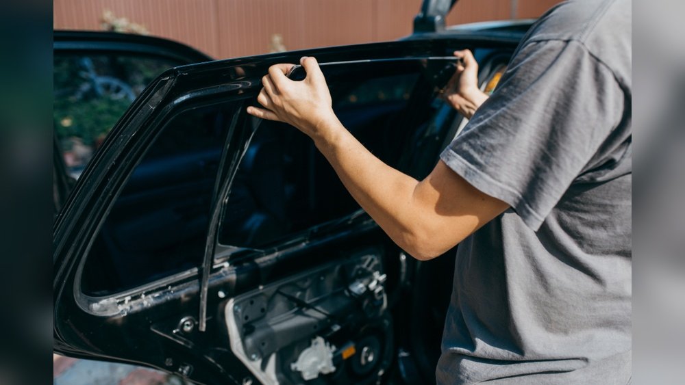 Can Tape Cover Broken Side Window Temporarily? Effective Fix Tips