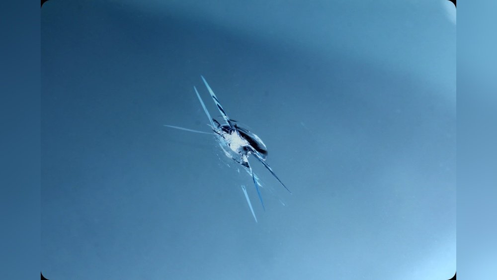 Can Tape Stop Windshield Chip: Effective Quick Fix or Myth?