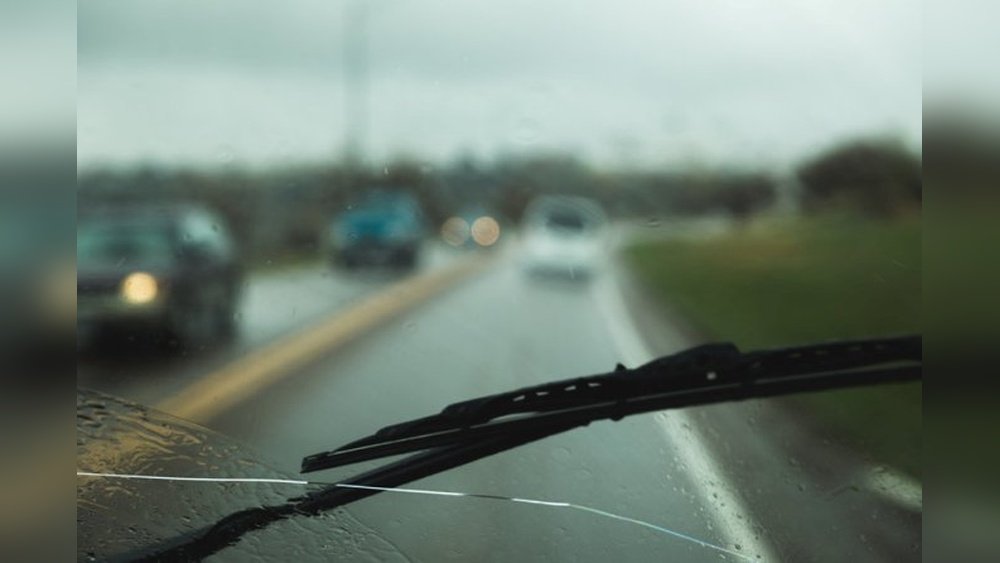 Can Windshield Crack Stop Spreading on Its Own? Surprising Facts!