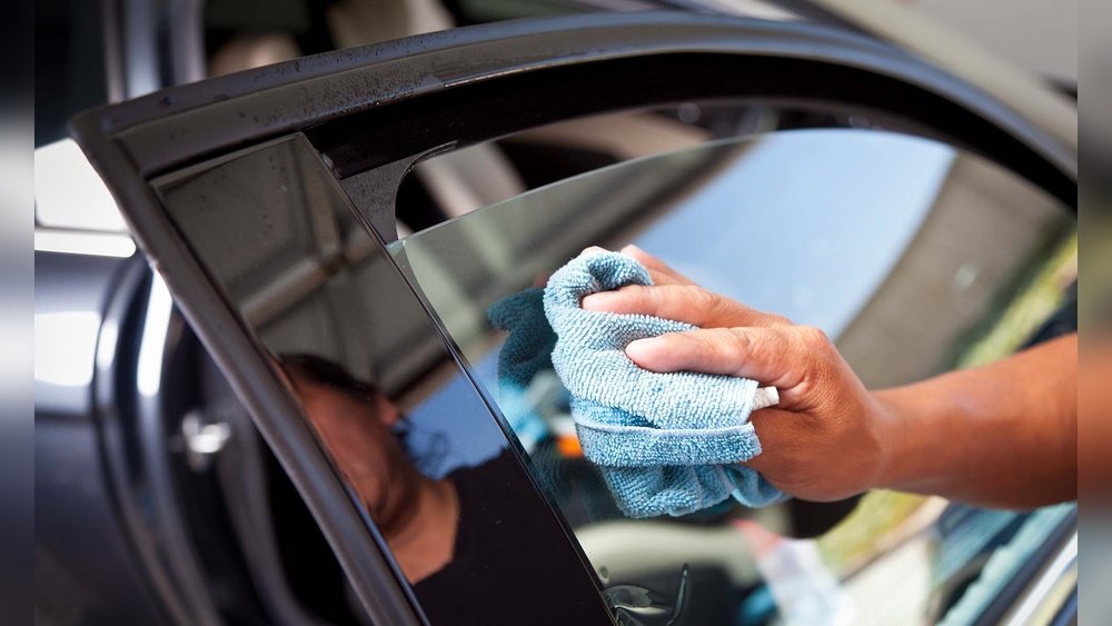 Clean Glass Car Windows: Ultimate Tips for a Sparkling Shine