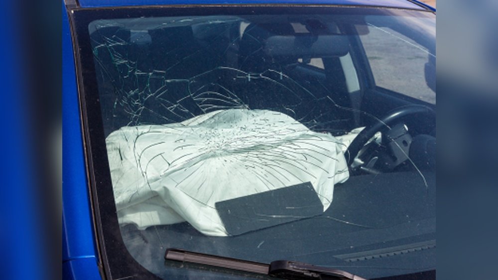 Does Windshield Crack Affect Airbag: Crucial Safety Insights Revealed