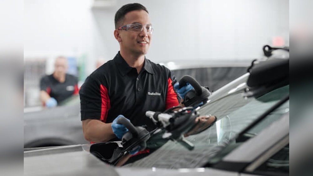 How Long Does a Replaced Windshield Last: Ultimate Durability Guide