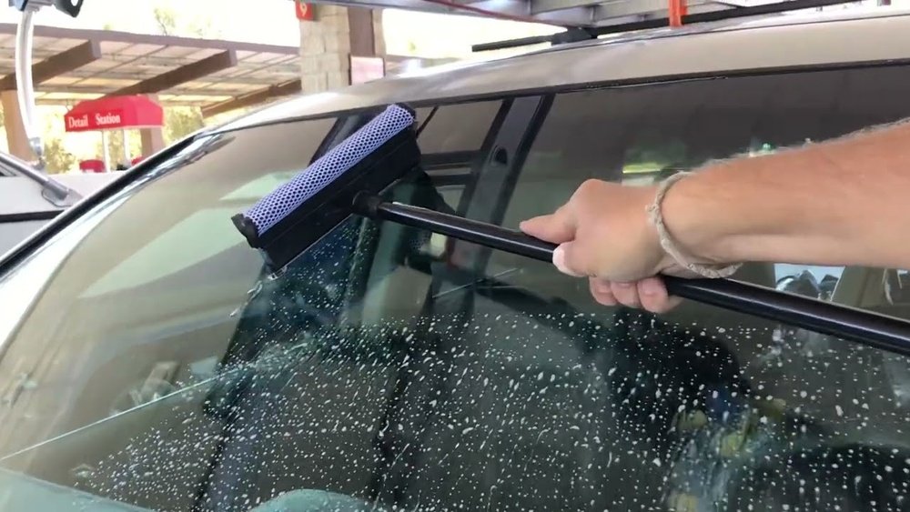 How to Clean Car Windows at Gas Station: Quick & Easy Tips