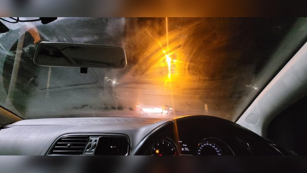 How to Clean Car Windows from Vape: Easy Tips for Crystal Clear Glass