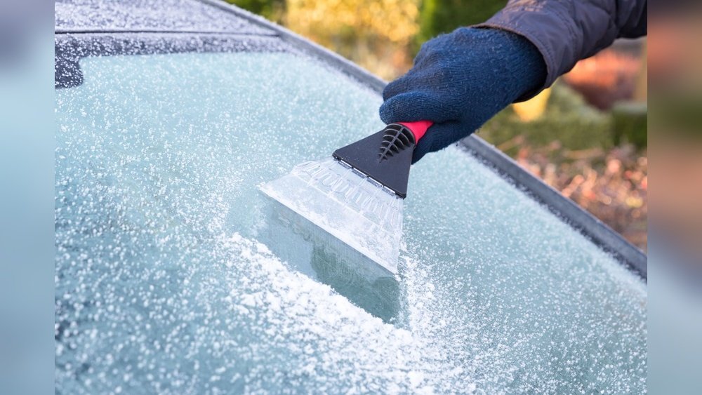 How to Clean Your Car Windows in the Winter: Easy & Effective Tips