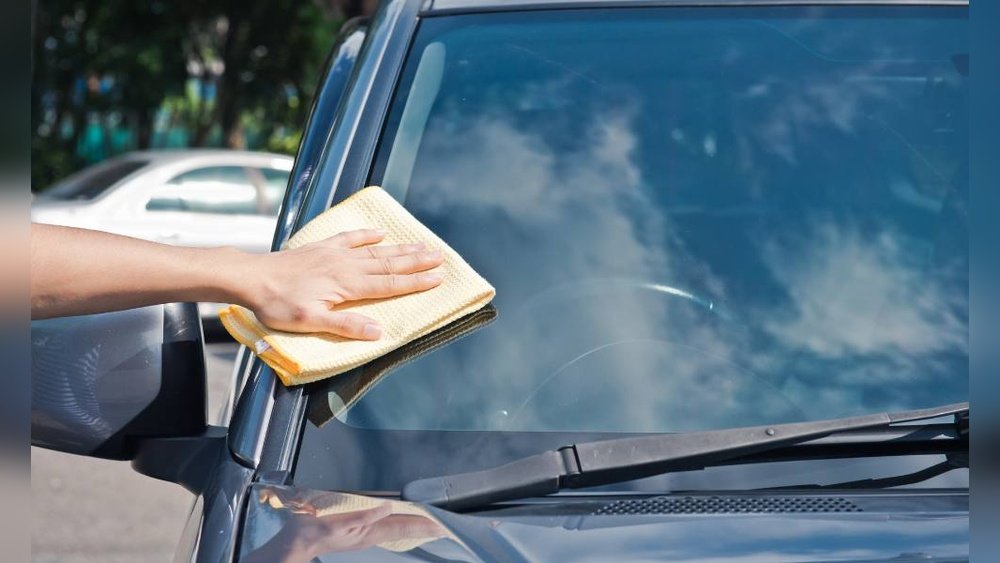 How to Keep Car Glass Clean: Expert Tips for Crystal Clear Views