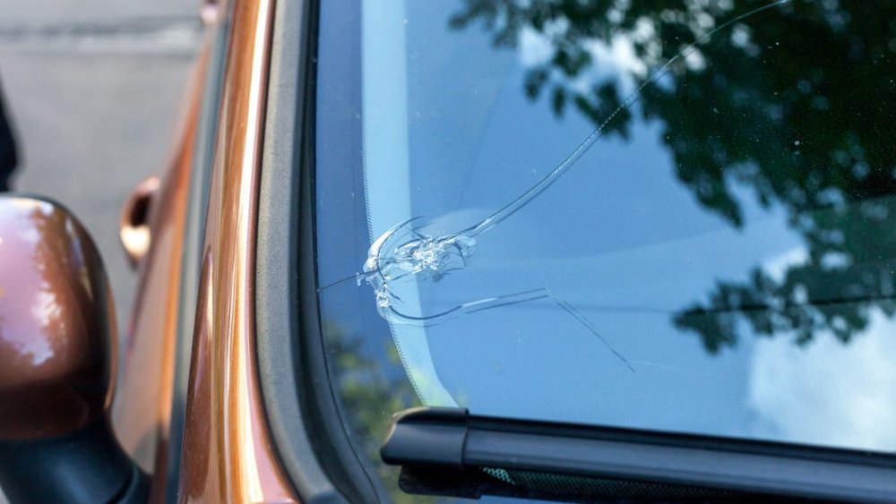 What Not to Do With Windshield Chip: Avoid These Costly Mistakes!