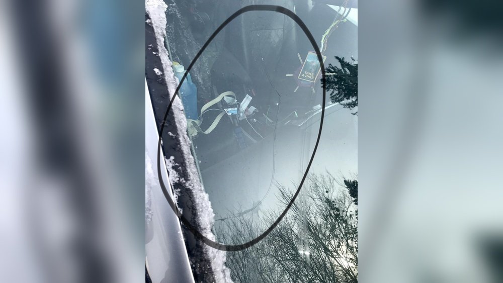 What Size Crack Requires Windshield Replacement: Essential Guide